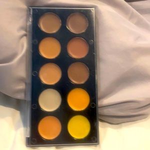 Must have beauty cream contour palette